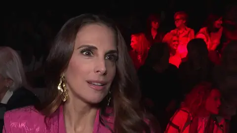 Nuria Fergó haciendo declaraciones a la prensa Nuria Fergó haciendo declaraciones a la prensa