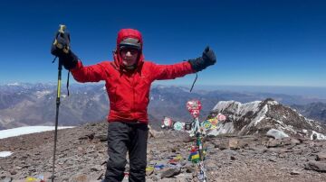 Carlos Soria, en la cima del Aconcagua