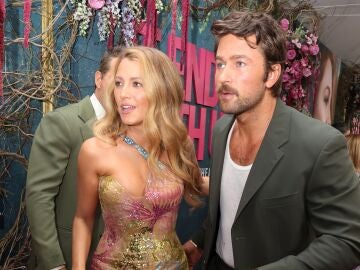 Blake Lively y Brandon Sklenar en la premiere de It Ends With Us