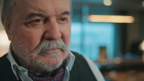 La madre de Pelin le da a Halis Korhan un mensaje que lo impacta: su hija secreta lo sigue recordando La madre de Pelin le da a Halis Korhan un mensaje que lo impacta: su hija secreta lo sigue recordando