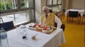 Luis cumple 100 años entre risas y bailes en su residencia