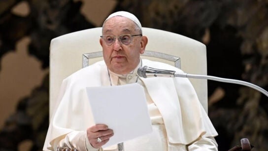 A3 Noticias de la Ma&ntilde;ana (25-02-25) Emotivo rosario en la Plaza de San Pedro por la salud del papa Francisco