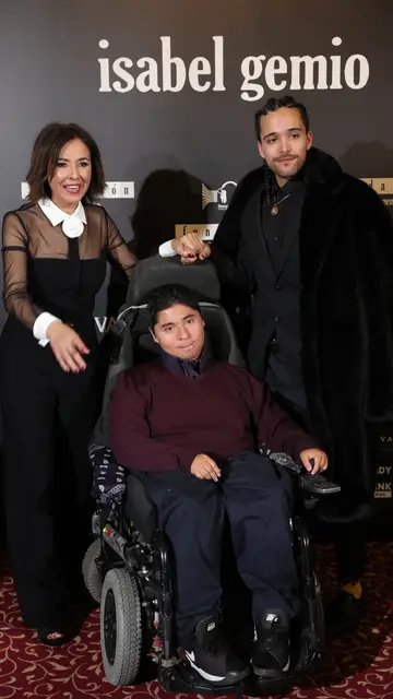 Isabel Gemio, con sus hijos Gustavo y Diego, en el aniversario de su Fundación Isabel Gemio, con sus hijos Gustavo y Diego, en el aniversario de su Fundación