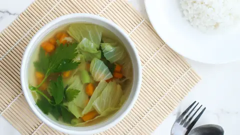 Sopa de repollo y apio Sopa de repollo y apio