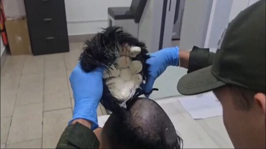 Peluca con coca&iacute;na