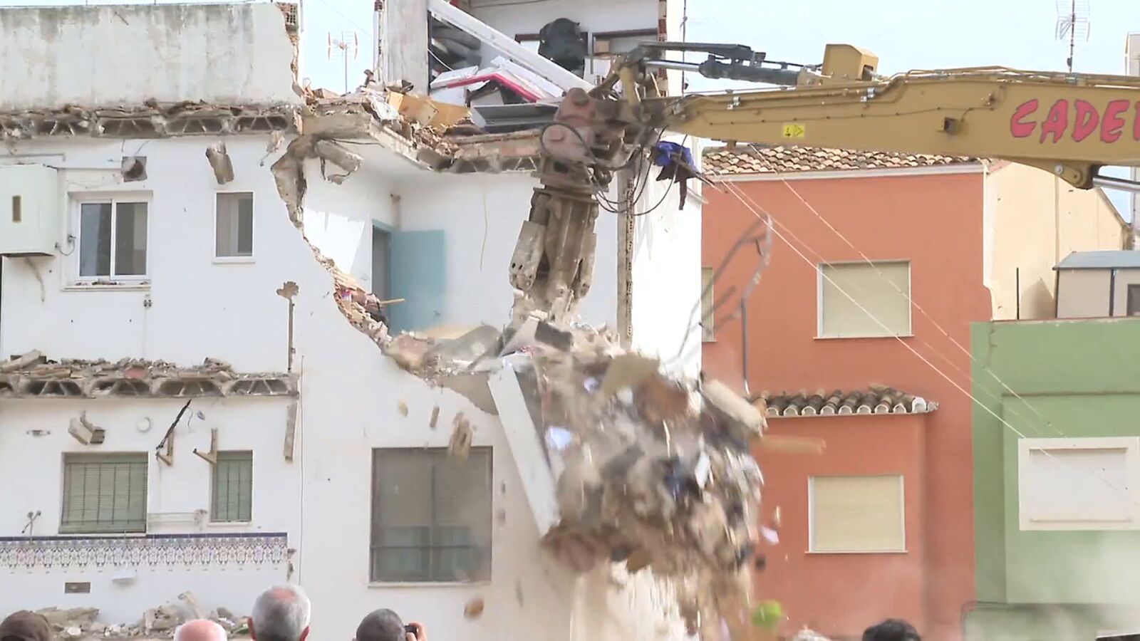 Empieza el derribo de las casas en Chiva: 