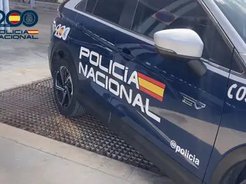 Un coche de la Policía Nacional Un coche de la Policía Nacional