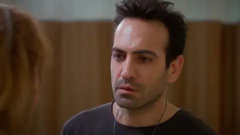 Bahar toma una decisión muy dolorosa con Evren: "Debemos dejar de vernos, es lo mejor para ambos" Bahar toma una decisión muy dolorosa con Evren: "Debemos dejar de vernos, es lo mejor para ambos"