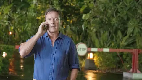 Jason Isaacs como Timothy Ratliff en The White Lotus 3 Jason Isaacs como Timothy Ratliff en The White Lotus 3