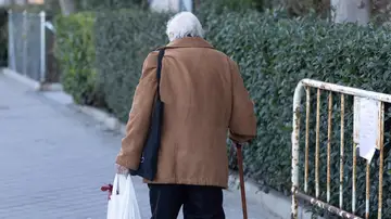 Una persona mayor Una persona mayor