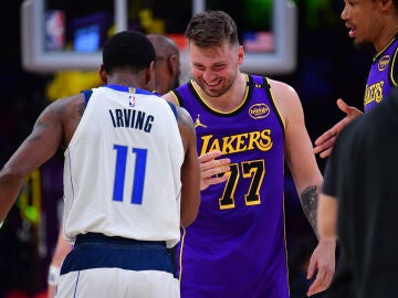 Doncic saluda a su excompañero Irving