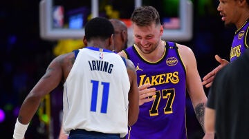 Doncic saluda a su excompañero Irving