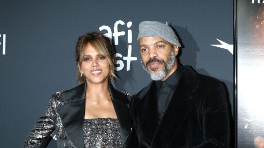 Halle Berry con su pareja Van Hunt