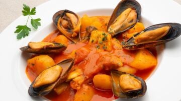 Caldereta de dorada con mejillones, de Arguiñano: "Un éxito en todas vuestras mesas"