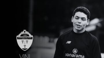 El futbolista brasileño Vini Desouza