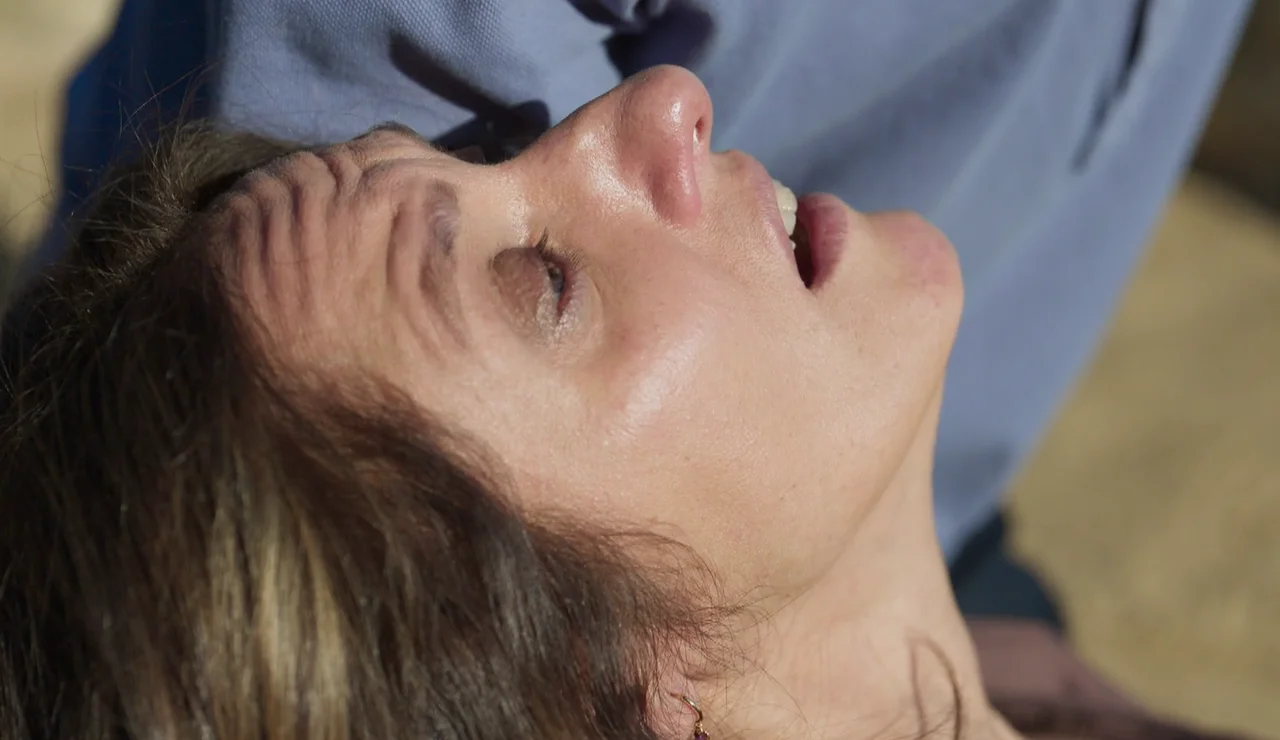 ¡Trágico e injusto final! Verónica muere en brazos del juez Romero tras ser apuñalada por Pati