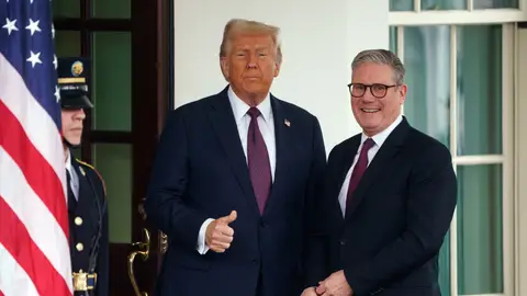 Trump saluda a Starmer en la Casa Blanca Trump saluda a Starmer en la Casa Blanca