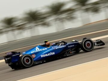 Carlos Sainz con su Williams en Baréin