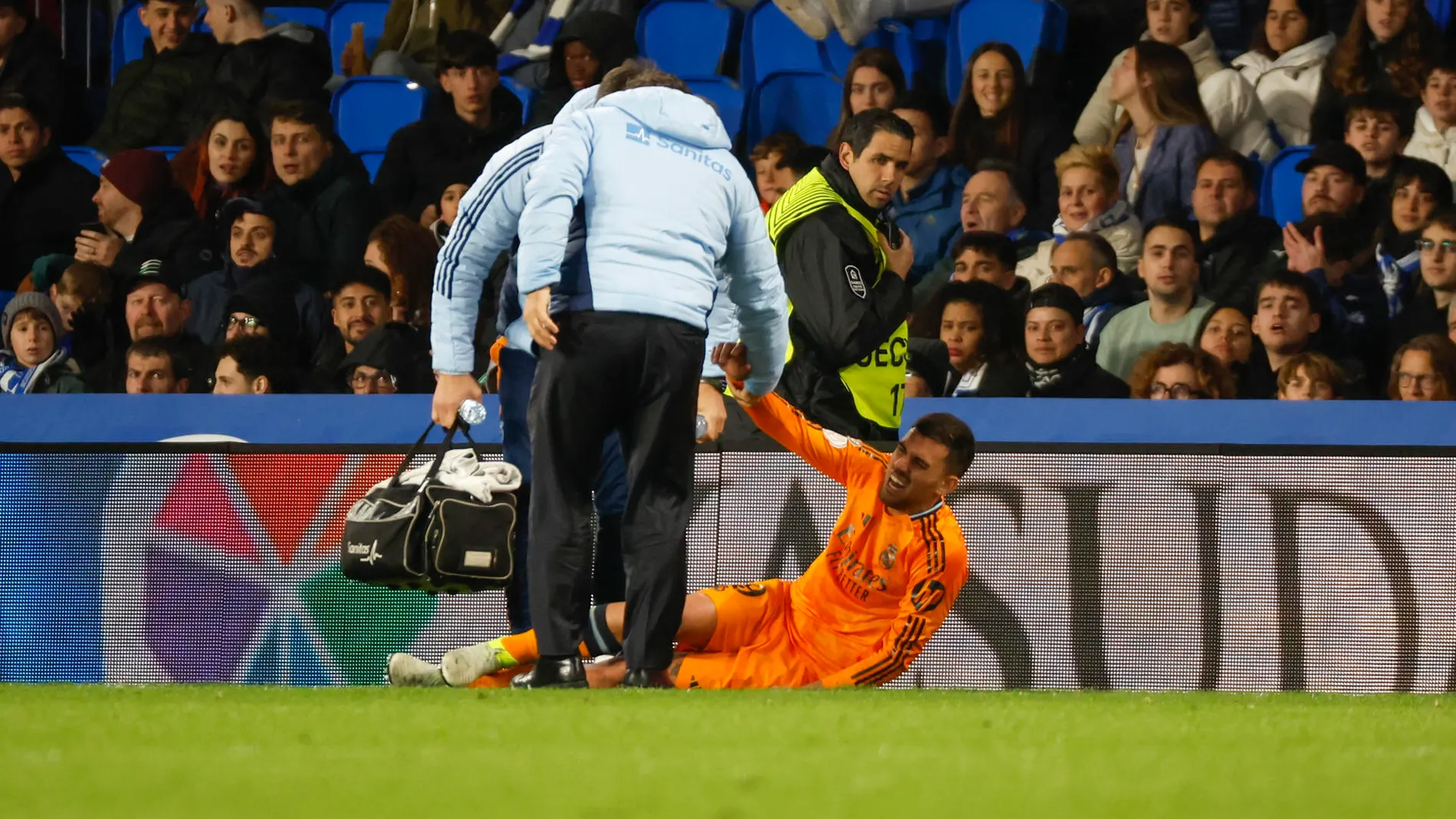 Dani Ceballos, lesionado en el partido contra la Real Sociedad Dani Ceballos, lesionado en el partido contra la Real Sociedad