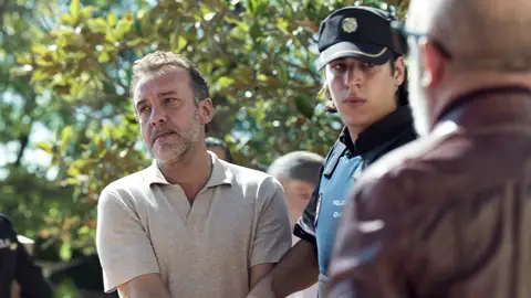 ¿El fin del imperio de los Aguilar? La policía detiene a Vicente en su propia casa ¿El fin del imperio de los Aguilar? La policía detiene a Vicente en su propia casa