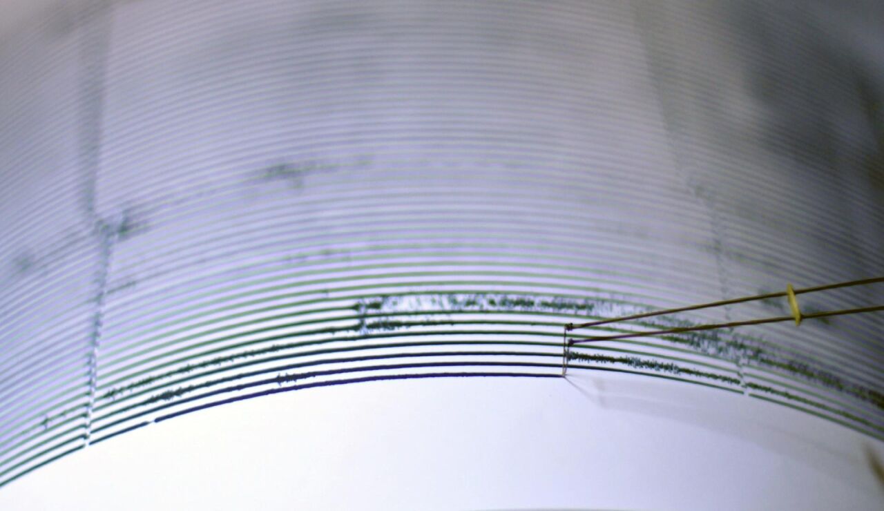 Detalle de archivo de un sism&oacute;grafo registrando un terremoto