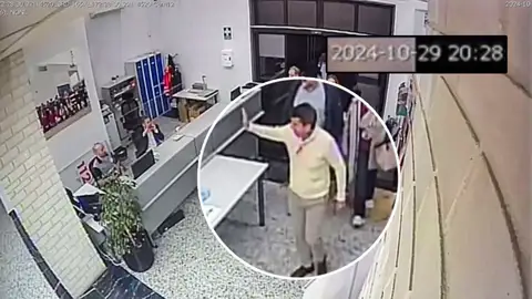 Carlos Mazón entrando al Cecopi el día de la dana Antena3 Noticias