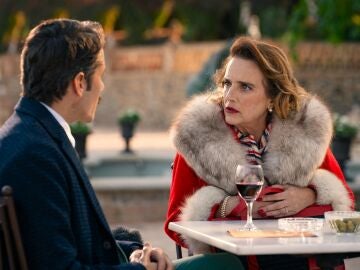 Do&ntilde;a Clara descubre que Marta mantiene una relaci&oacute;n con Fina y le reprocha su hijo que no se lo haya contado