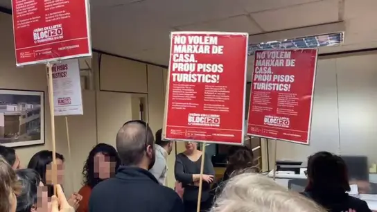 Protesta en una inmobiliaria Protesta en una inmobiliaria