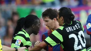 Drenthe y Messi, cabeza contra cabeza en 2010 Drenthe y Messi, cabeza contra cabeza en 2010