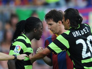 Drenthe y Messi, cabeza contra cabeza en 2010