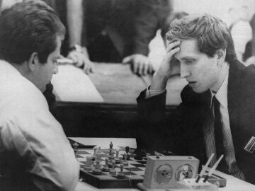 Boris Spassky (i) en la 'partida del siglo con Bobby Fischer