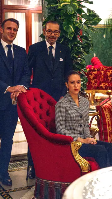 Lalla Khadija, su padre y Emmanuel Macron Lalla Khadija, su padre y Emmanuel Macron