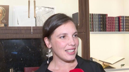 Jara Domingu&iacute;n en la presentaci&oacute;n de un libro de recetas familiar