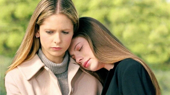 Sarah Michelle Geller y Michelle Trachtenberg en Buffy, cazavampiros Sarah Michelle Geller y Michelle Trachtenberg en Buffy, cazavampiros