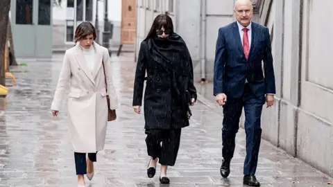 Vox recuerda que el ministro Puente avaló en noviembre el contrato de Jéssica: "Cumplía los requisitos establecidos" Vox recuerda que el ministro Puente avaló en noviembre el contrato de Jéssica: "Cumplía los requisitos establecidos"