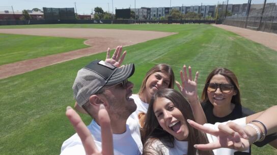 &Uacute;ltimo destino de los S&aacute;nchez Saborido: el campo de b&eacute;isbol de los Oakland Ballers&hellip; &iquest;superar&aacute;n el reto?