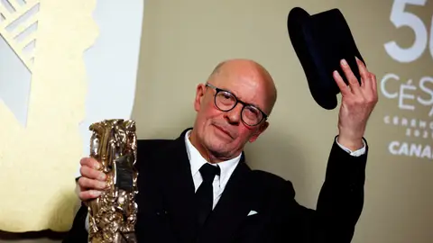 Jacques Audiard con su premio César por Emilia Pérez Jacques Audiard con su premio César por Emilia Pérez