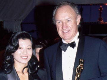 Gene Hackman y su esposa, Betsy Arakawa