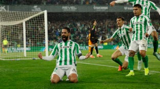 Isco celebra el gol de penalti ante el Real Madrid (2-1)