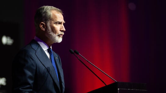 El Rey Felipe VI interviene durante la cena oficial del MWC (Mobile World Congress) 2025, en el Museo Nacional d'Art de Catalunya, a 2 de marzo de 2025, en Barcelona, Catalunya (Espa&ntilde;a). 