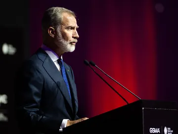 El Rey Felipe VI interviene durante la cena oficial del MWC (Mobile World Congress) 2025, en el Museo Nacional d'Art de Catalunya, a 2 de marzo de 2025, en Barcelona, Catalunya (España). El Rey Felipe VI interviene durante la cena oficial del MWC (Mobile World Congress) 2025, en el Museo Nacional d'Art de Catalunya, a 2 de marzo de 2025, en Barcelona, Catalunya (España).
