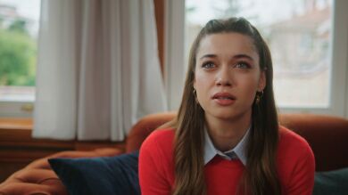 Seyran rompe a llorar tras descubrir el secreto de Gülgün: “¿Y si yo fuera tu hija?” 