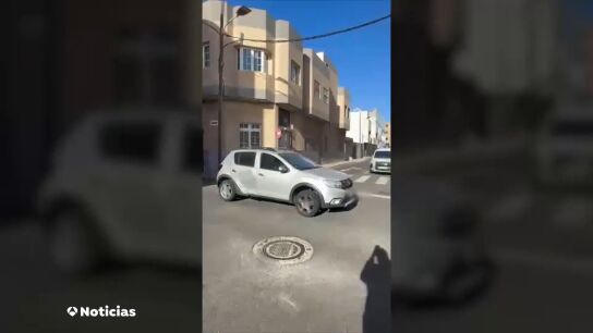 As&iacute; intenta atropellar un conductor a dos personas en Vecindario, Las Palmas