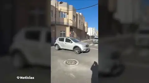 Así intenta atropellar un conductor a dos personas en Vecindario, Las Palmas Así intenta atropellar un conductor a dos personas en Vecindario, Las Palmas