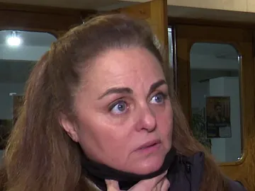 Carmen Morales atendiendo a la prensa Carmen Morales atendiendo a la prensa