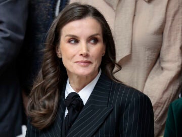 La reina Letizia sorprende en Oviedo con su look