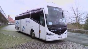 Los viajes exprés en bus están en auge: “De algunos salen parejas y pandillas de amigos”