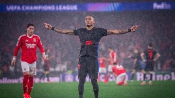 Raphinha celebra un gol ante el Benfica en el partido de la liguilla