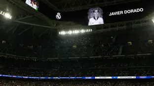 Los jugadores del Atlético de Madrid y del Real Madrid guardan un minuto de silencio por Javier Dorado Los jugadores del Atlético de Madrid y del Real Madrid guardan un minuto de silencio por Javier Dorado
