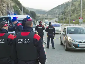 Mossos d'Esquadra en un operativo en la frontera de La Jonquera Mossos d'Esquadra en un operativo en la frontera de La Jonquera